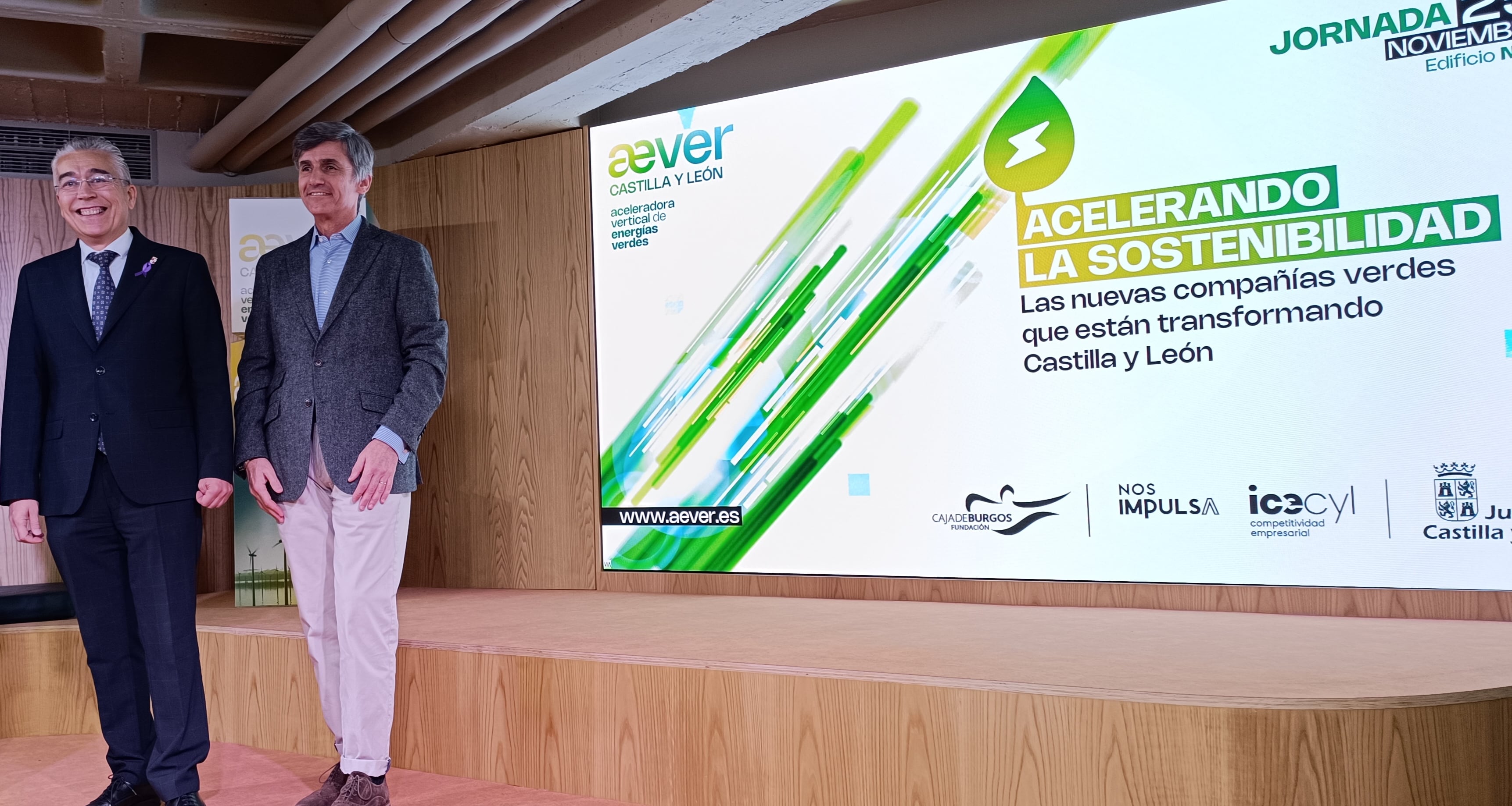 Roberto Sáiz, delegado de la Junta de Castilla y León, y Javier Cuasante, responsable de Dinamismo Empresarial de la Fundación Caja de Burgos y director de Æver