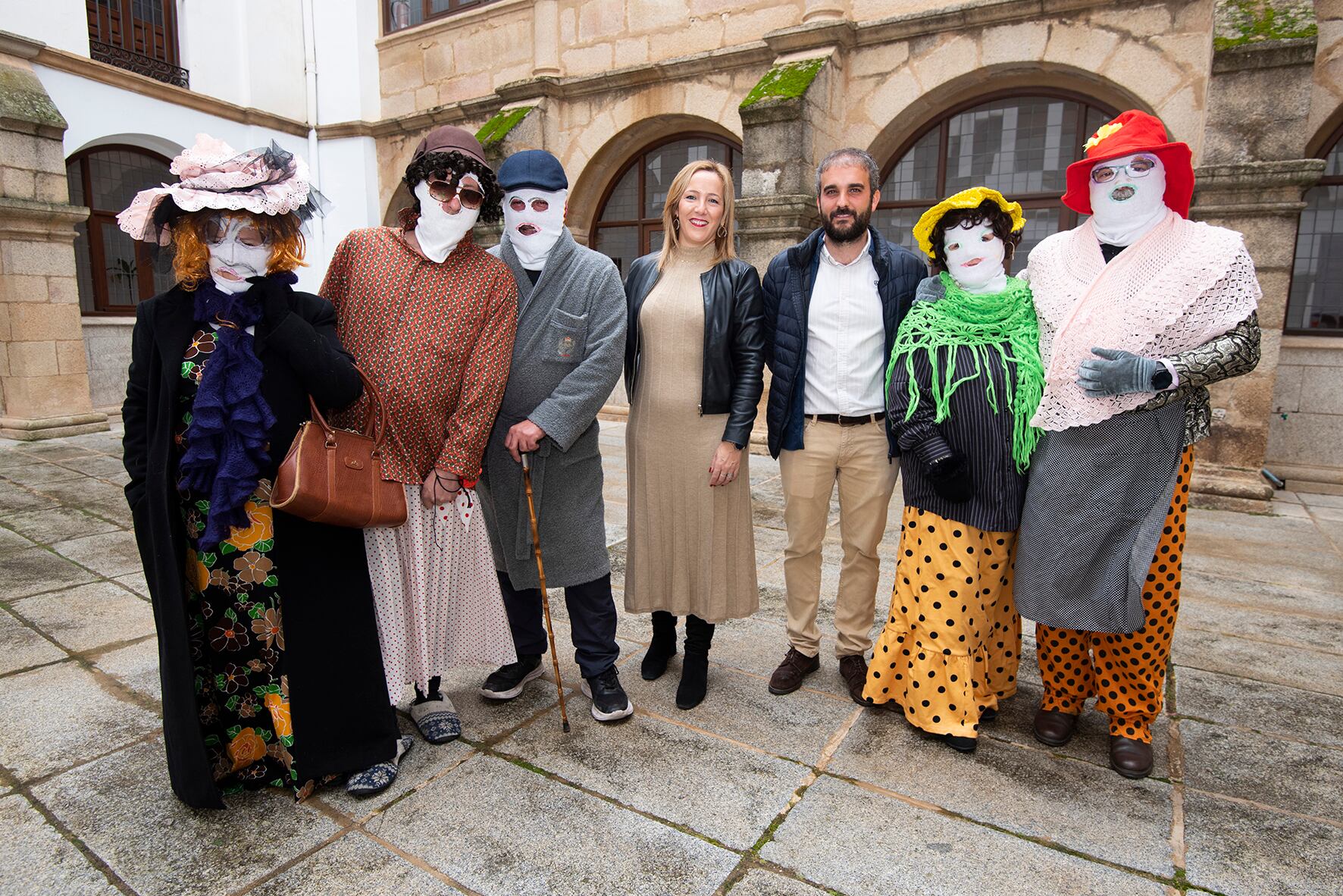 Jurramachos de Montánchez, acompañando a Elisabeth Martín y a Joaquín Plana