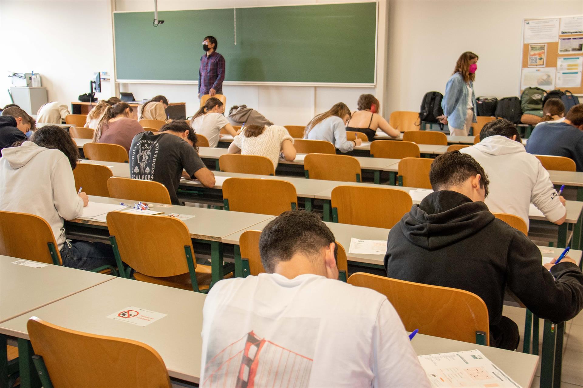 Estudiantes realizando la EBAU en la Universidad de Cantabria