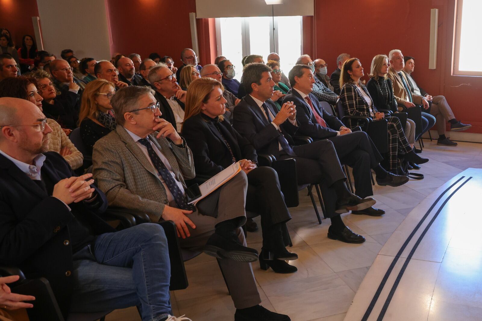 Autoridades asistentes a la presentación del Plan Valenciano para la Salud Mental y las Adicciones 2024-2027