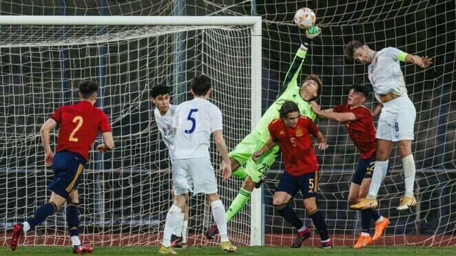 Bruno con la Selección en el Europeo sub-19.