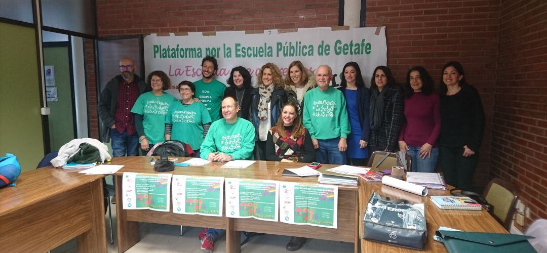 Miembros y portavoces de la Plataforma por la Escuela Pública de Getafe en la sede de CCOO