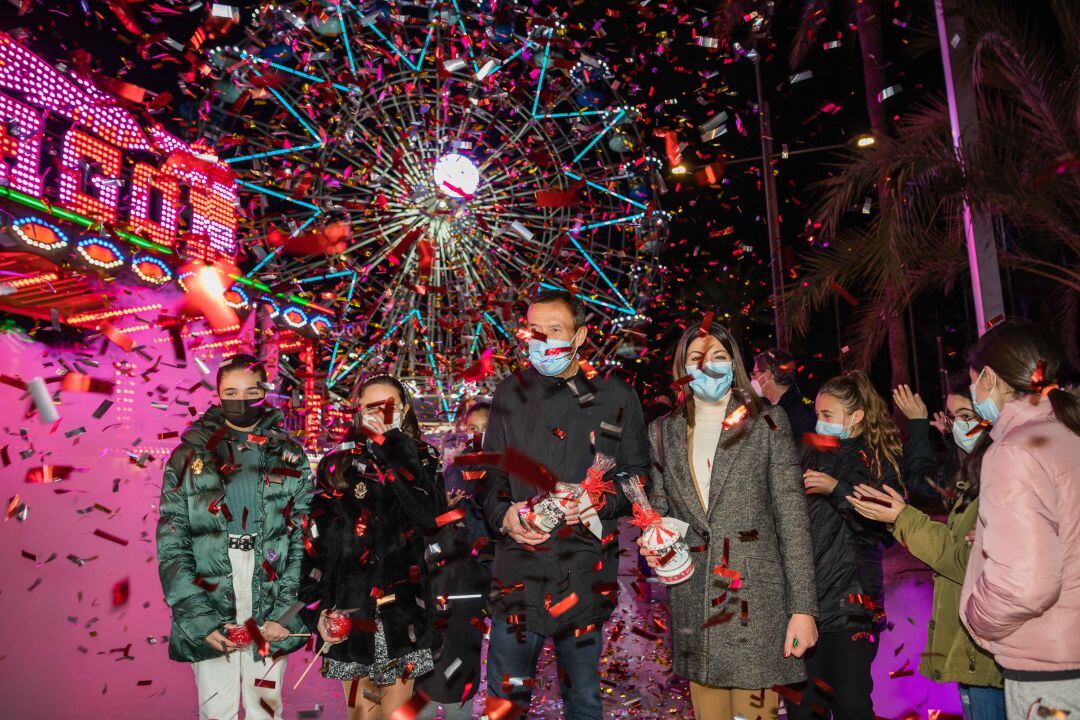 Carlos González y Mariola Galiana en la inauguración del Mercado de Navidad