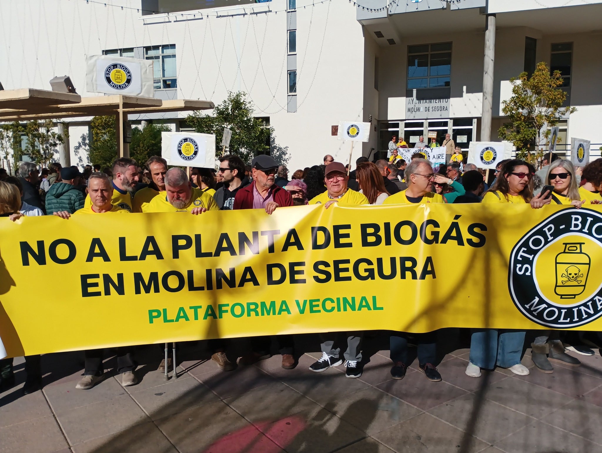 Vecinos de Molina de Segura se han concentrado para mostrar su rechazo a la planta de Biogás