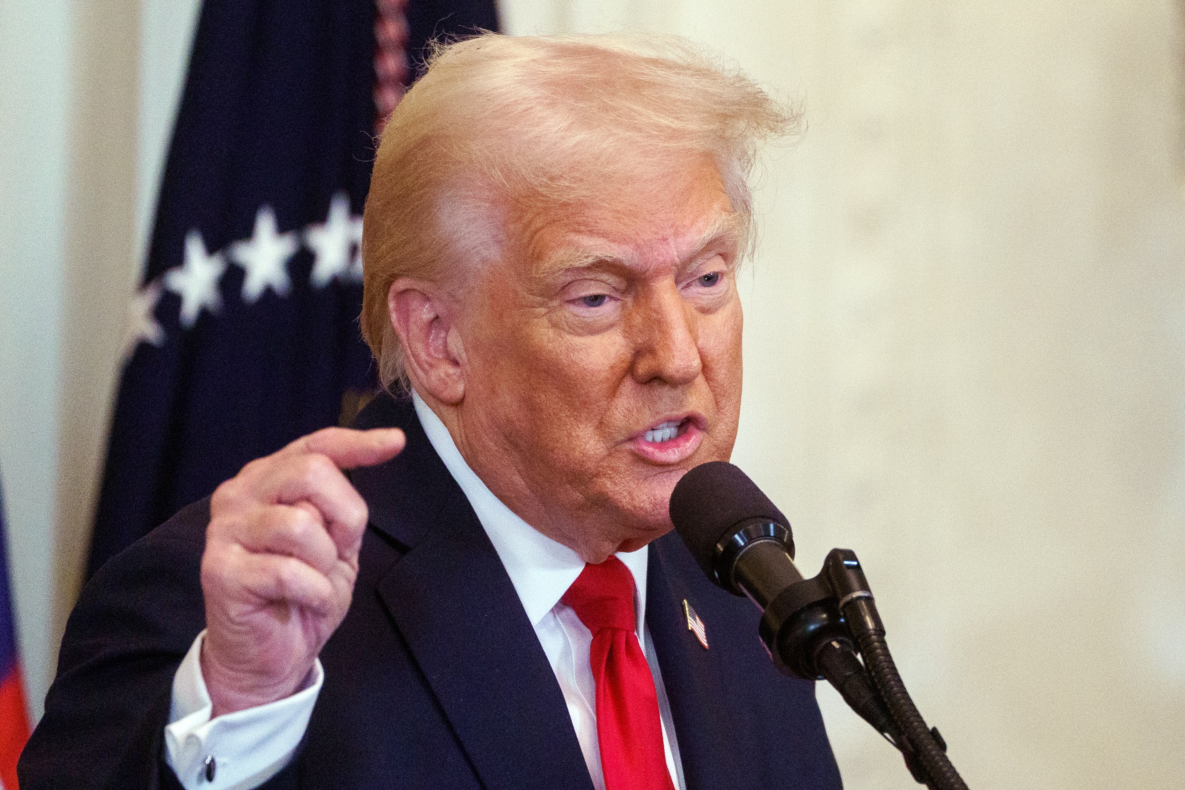 WASHINGTON (United States), 26/03/2025.- US President Donald Trump speaks during a Women&#039;s History Month Event at the White House in Washington, DC, USA, 26 March 2025. EFE/EPA/WILL OLIVER
