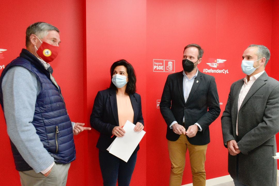 Alicia Palomo (procuradora) y concejales socialistas