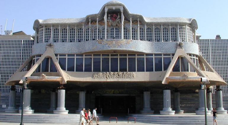 Fachada principal de la Asamblea Regional de Murcia.