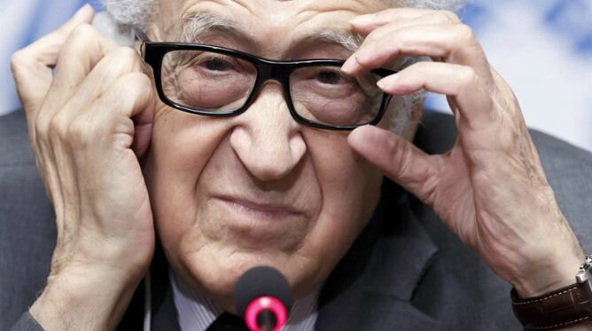 Lajdar Brahimi durante una de las reuniones de la cumbre de Ginebra.