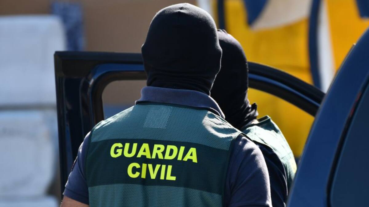 La Guardia Civil detiene a tres personas en Martos por tráfico de drogas