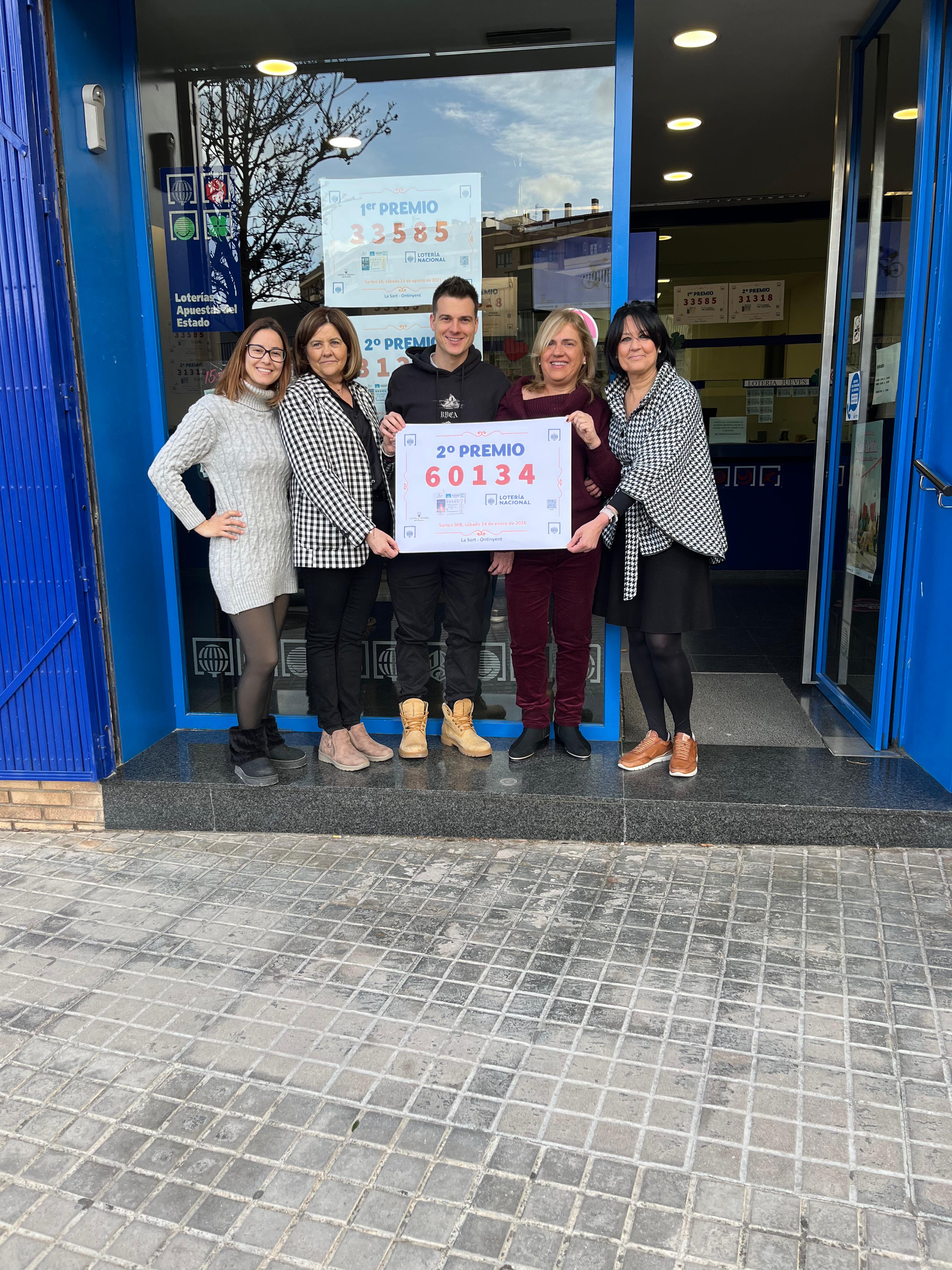 La Administración de Lotería número 1 de Ontinyent, encargada de gestionar el número 60.134, premiado con más de un millón de euros y distribuido principalmente a través del Bar Sombrero