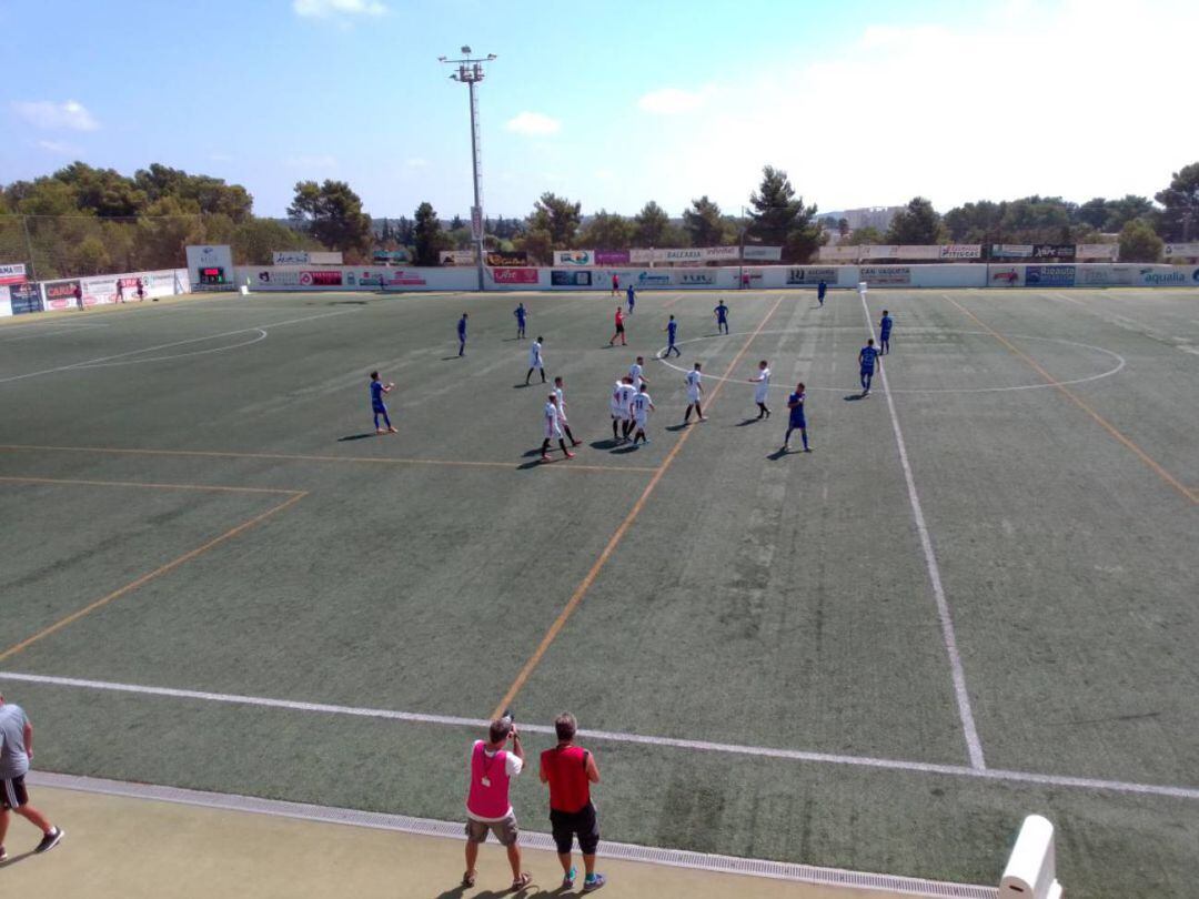 Imagen del primer partido jugado por la Peña en Santa Eulària esta temporada