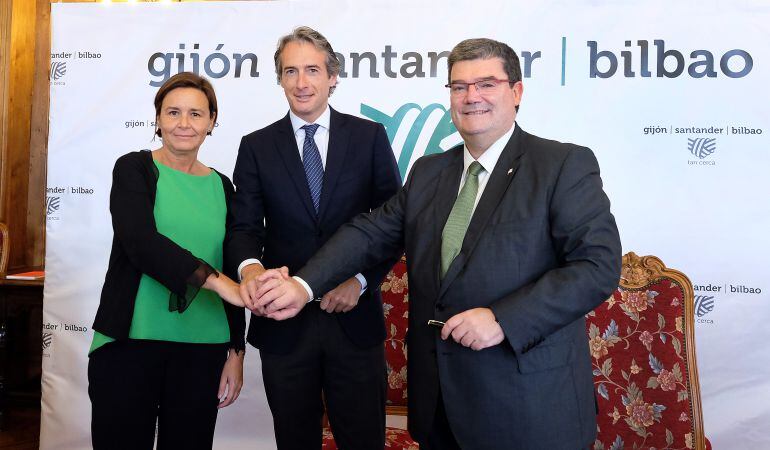 Carmen Moriyón, Iñigo de la Serna y Juan Mari Aburto.