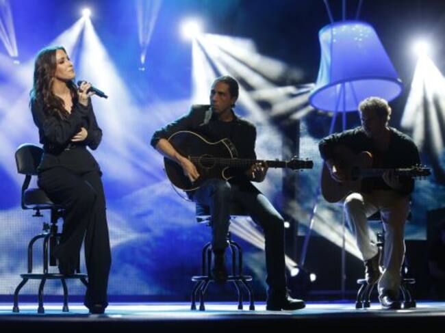 La cantante Malú durante su actuación en los premios Ondas.