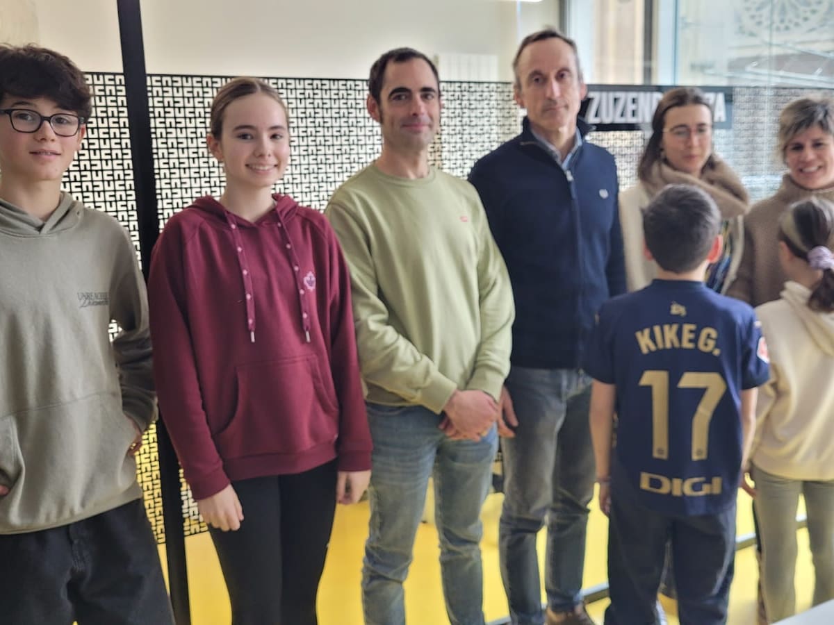 Límites a los menores en las redes sociales: profesores y alumnos de Urkide se adelantaron a Pedro Sánchez.