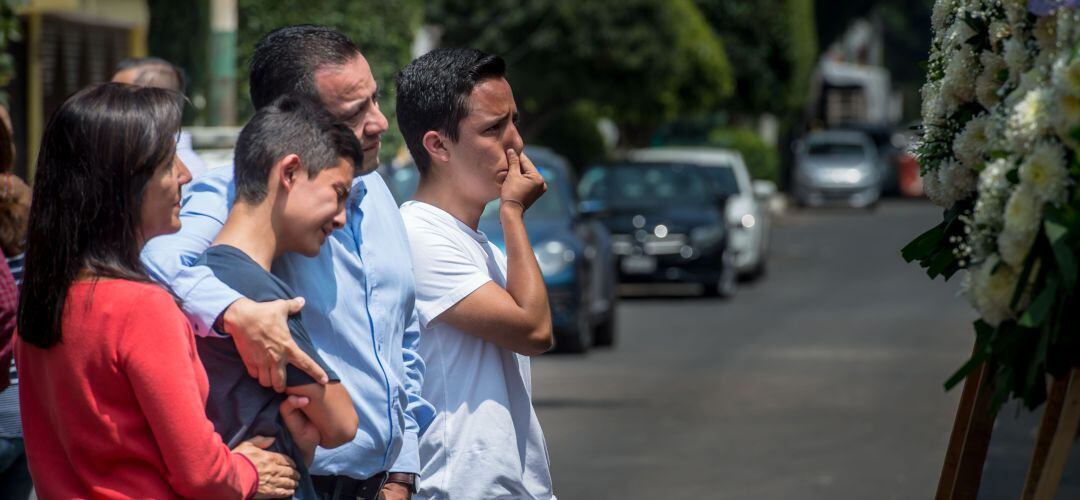 Familiares de víctimas del terremoto de México