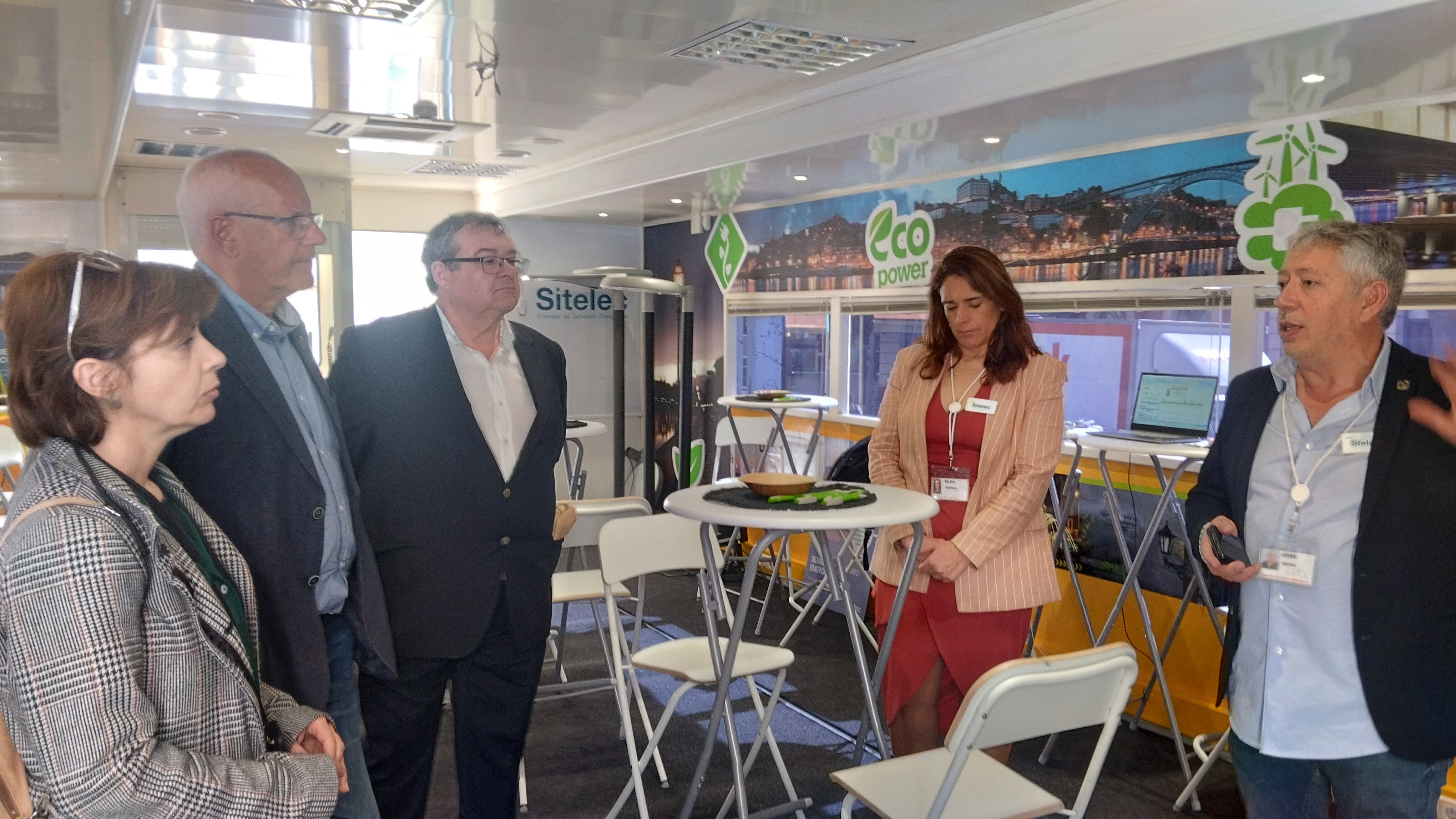 Visita a la &#039;Caravana de la luz&#039;, ubicada en el solar del antiguo ambulatorio de la calle Marqués de Campo en Dénia.