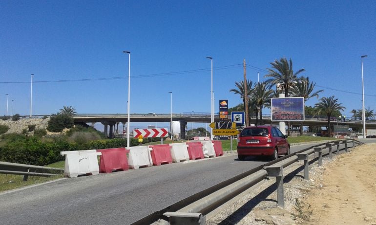  El carril de la vía de servicio será alternativa al tráfico en dirección a Alicante