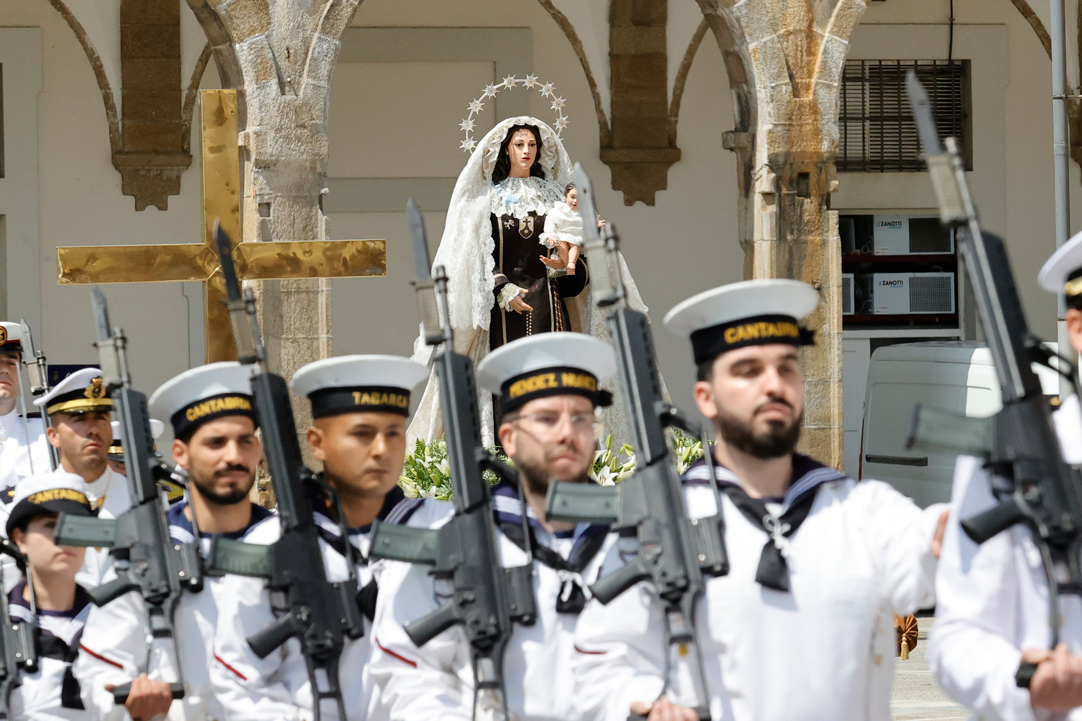 FERROL, 16/7/2024.- La Armada celebró el día de su patrona, la Virgen del Carmen, con un homenaje en el Arsenal Militar de Ferrol. EFE/Kiko Delgado.