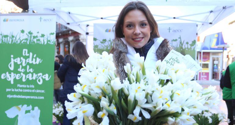 Campaña de la Asociación Española contra el Cáncer en el día mundial contra la enfermedad