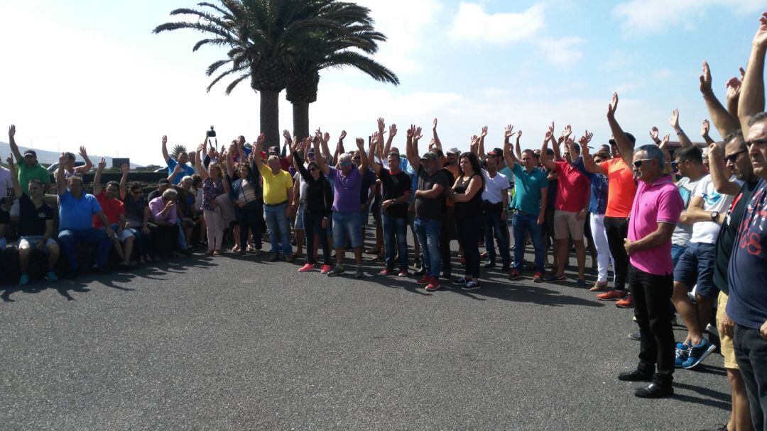 Trabajadores de los Centros de Arte, Cultura y Turismo del Cabildo de Lanzarote durante una asamblea.