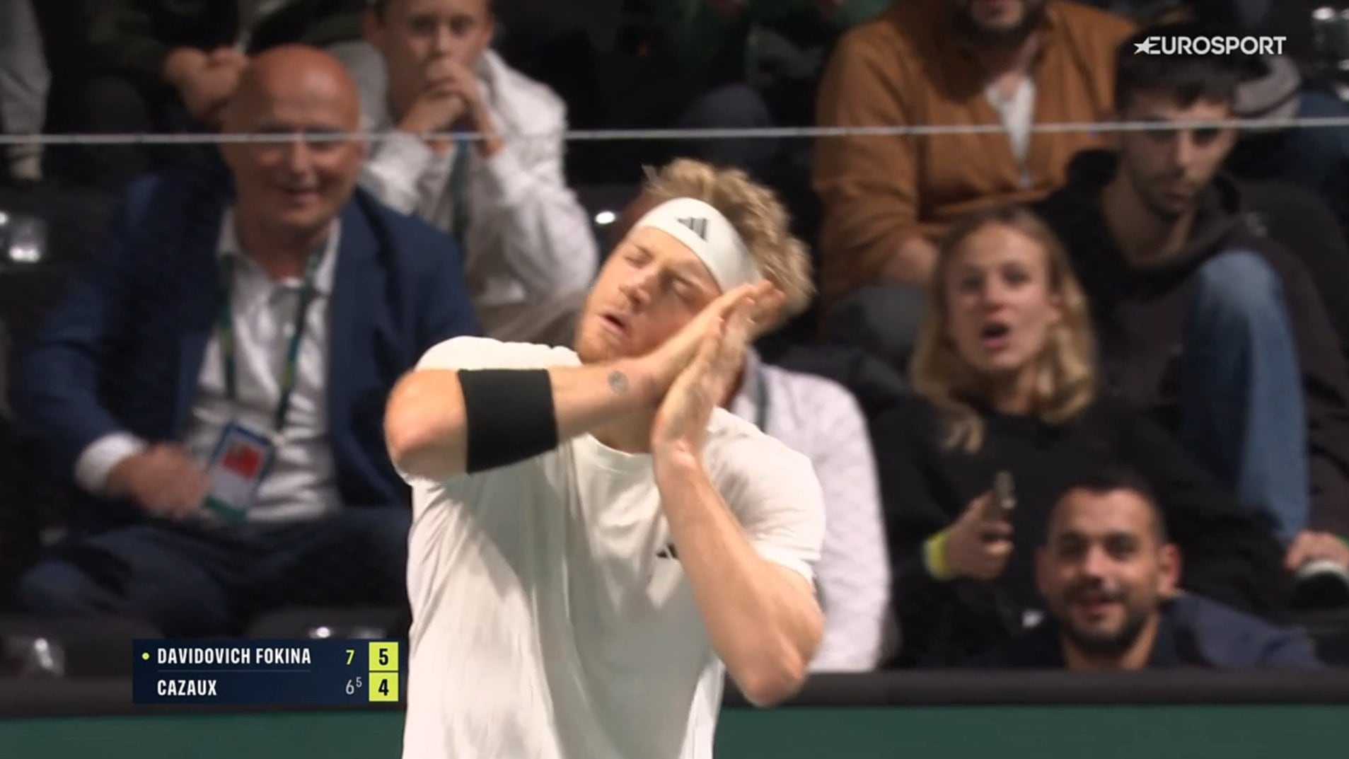 Alejandro Davidovich celebra su clasificación a los 1/8 de París-Bercy