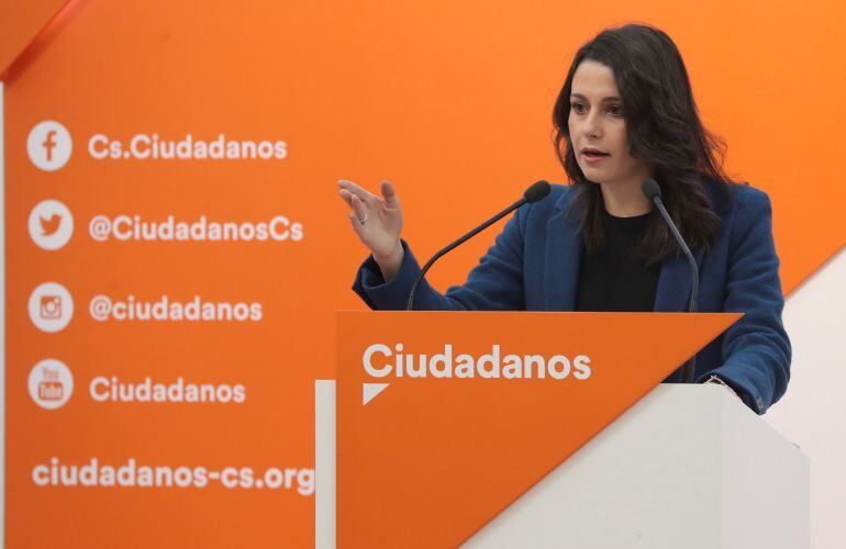 La portavoz nacional de Ciudadanos, Inés Arrimadas, comparece en rueda de prensa tras la reunión del Comité Permanente de Ciudadanos. 