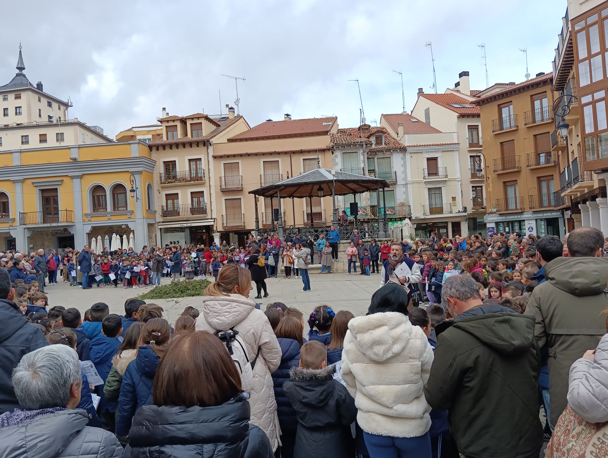 Canto escolar de las marzas en Aranda de Duero, 2025