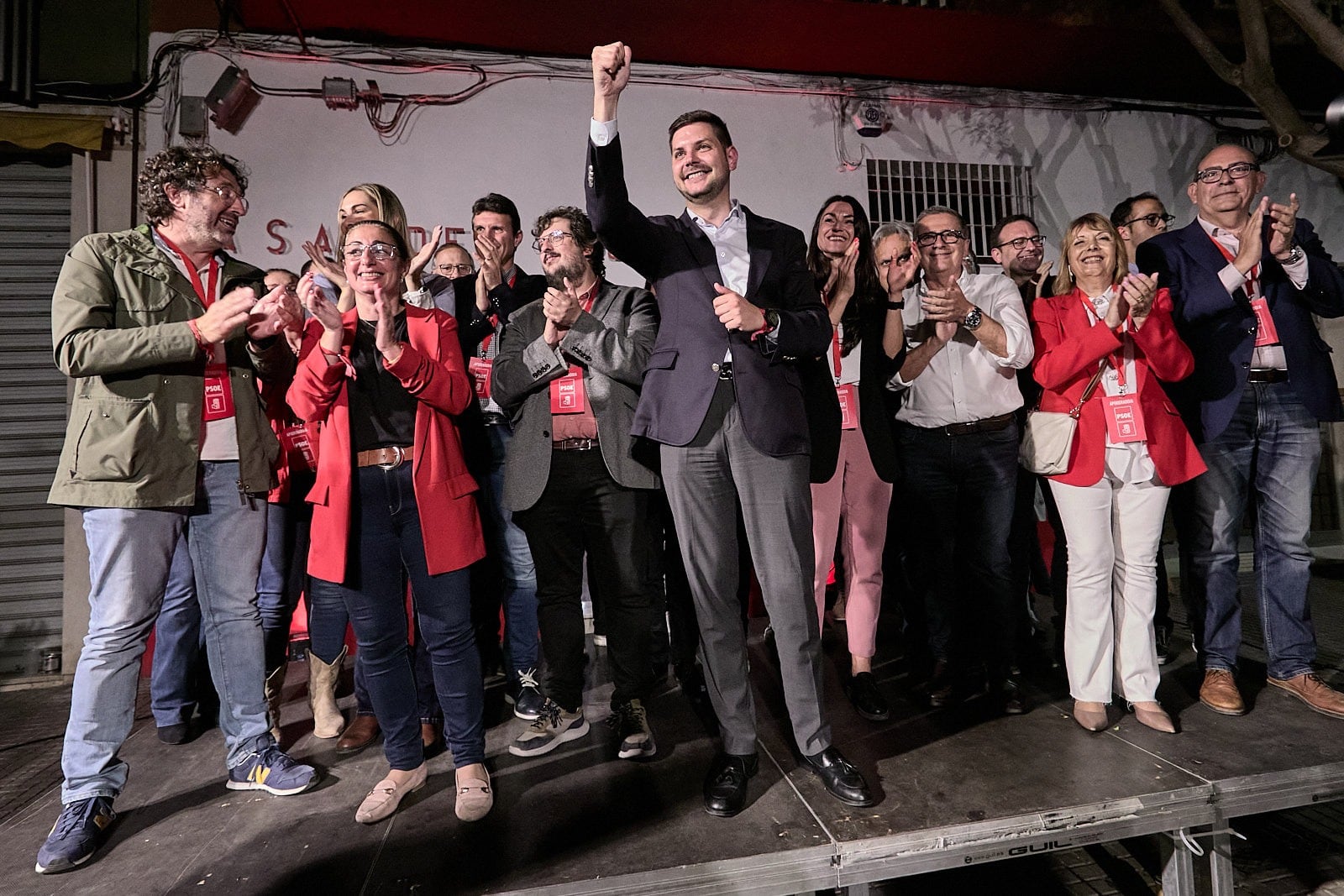 José Manuel Prieto, candidato a la alcaldía por el PSPV, celebrando los resultados electorales en la Casa del Poble.