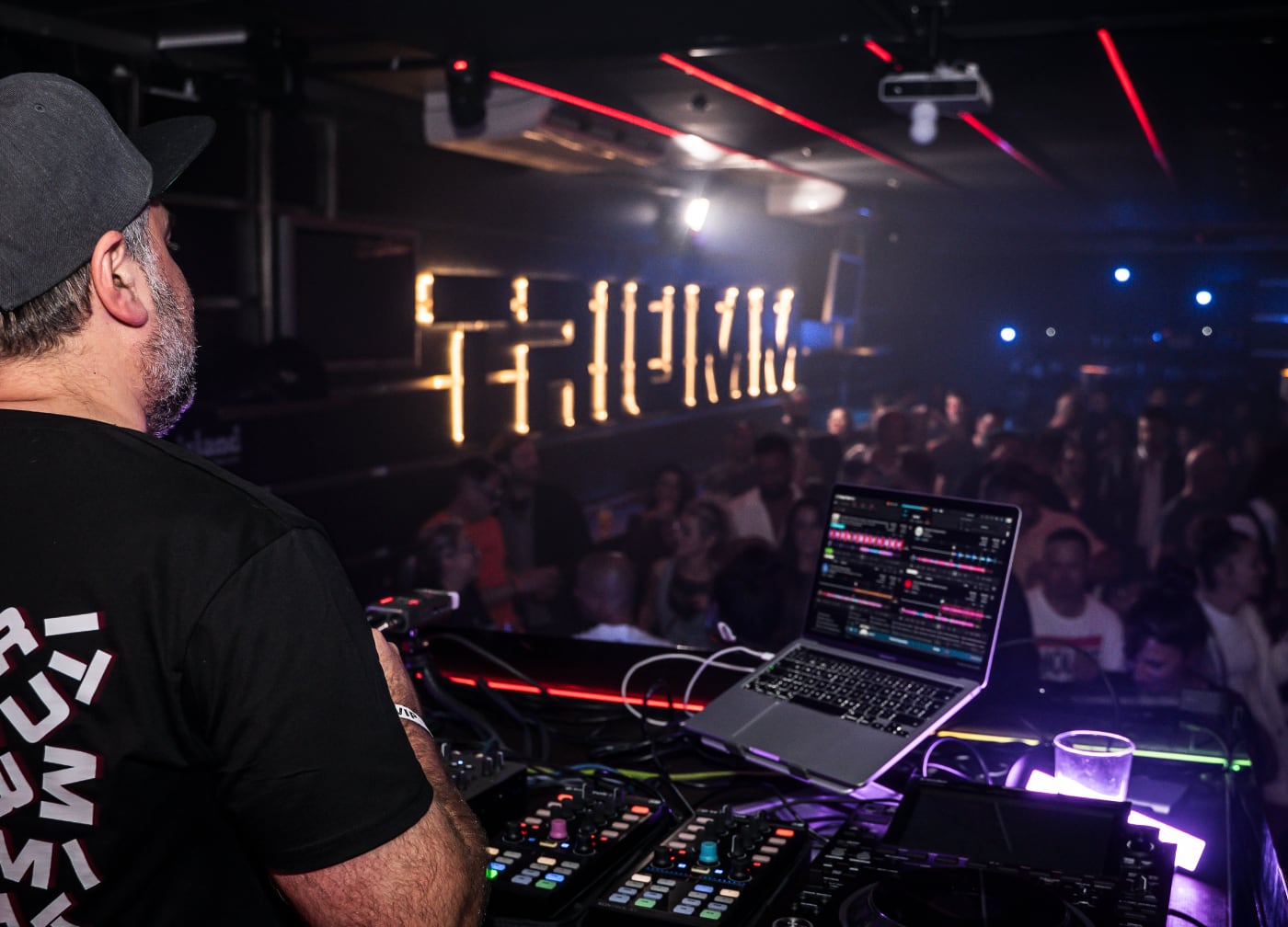 TRIUMM - Sala Island Club