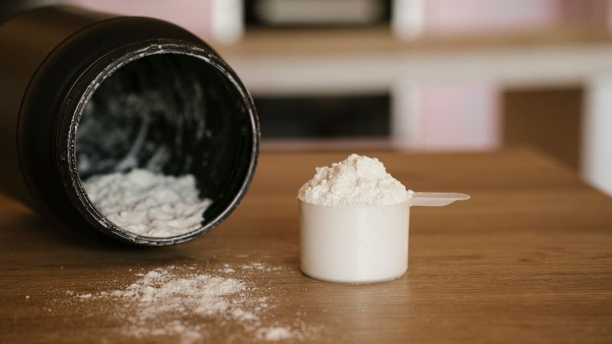 "Algunas proteínas llevan lo mismo que se da a los animales para engordar": el endocrino que alerta sobre los suplementos