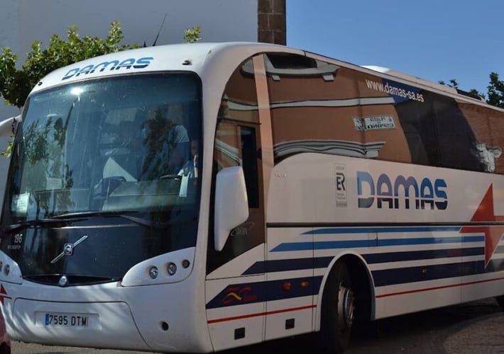 Un autobús de la empresa DAMAS