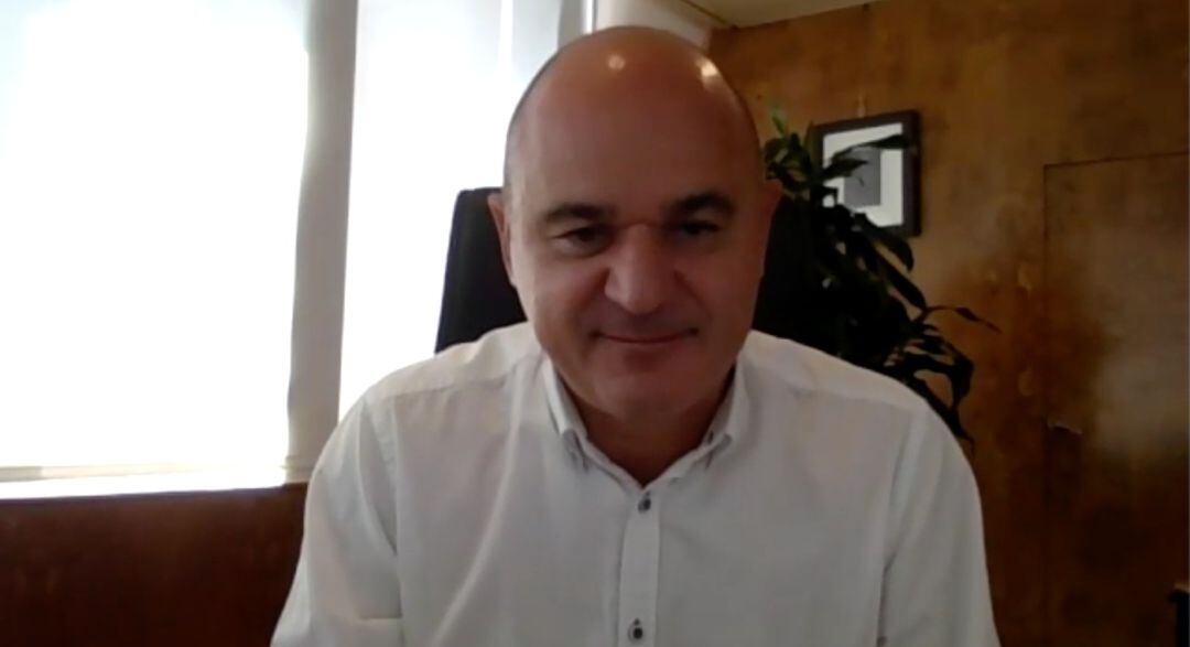 Marí ha comparecido telemáticamente por haber estado en contacto con un positivo