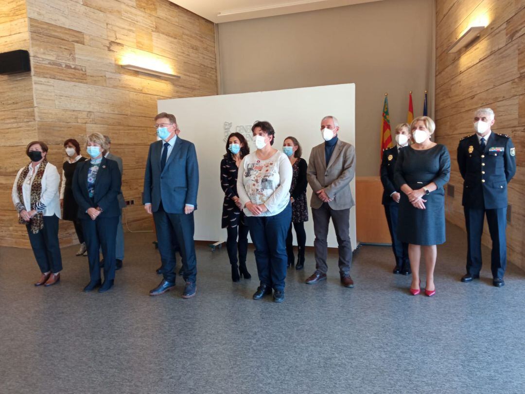 El president Ximo Puig, con los directores territoriales de las consellerias tras la reunión que ha mantenido con ellos en el PROP de Alicante.