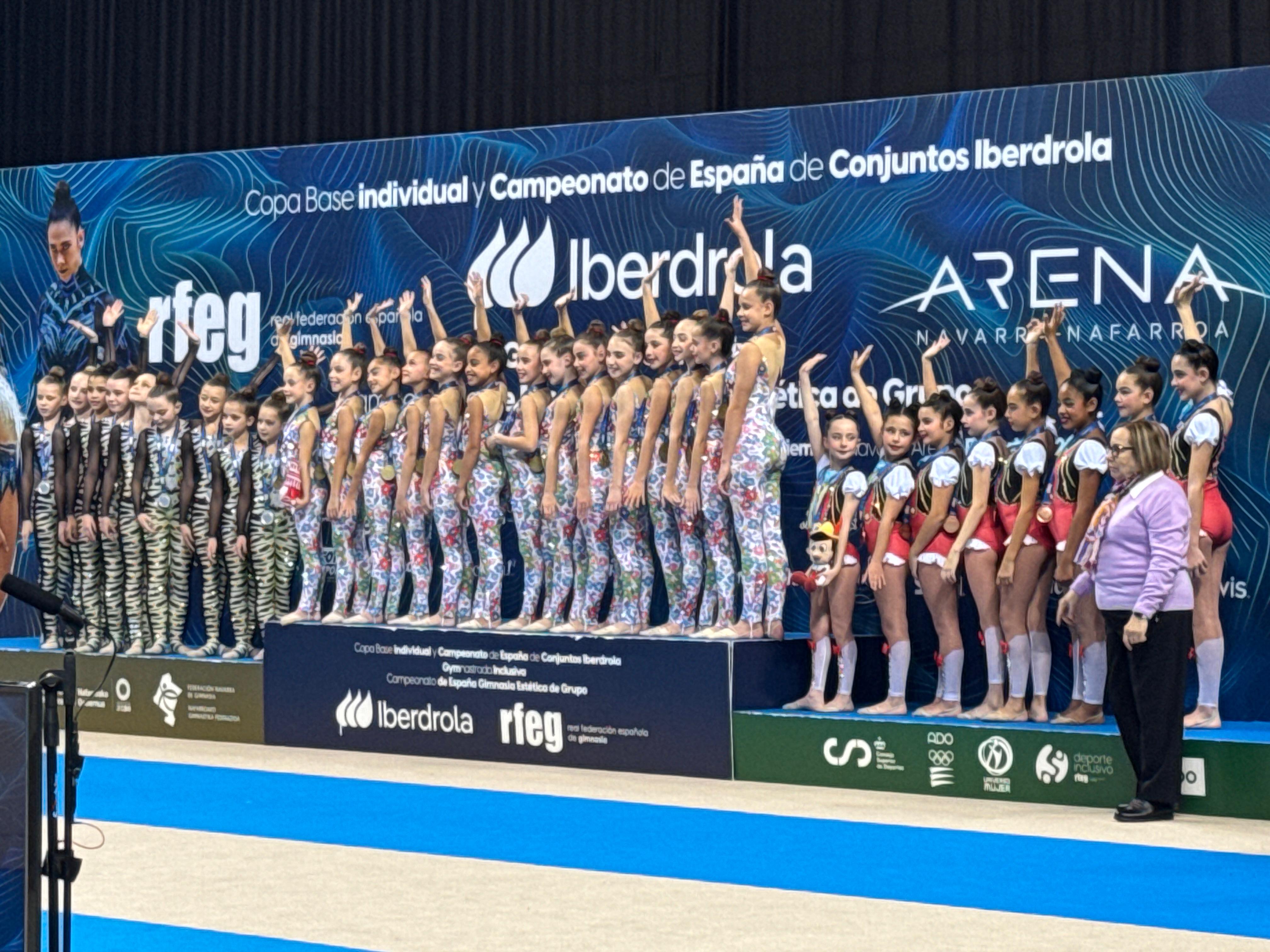 Los equipos del Club 90 en el podio del Campeonato de España de Gimnasia Estética