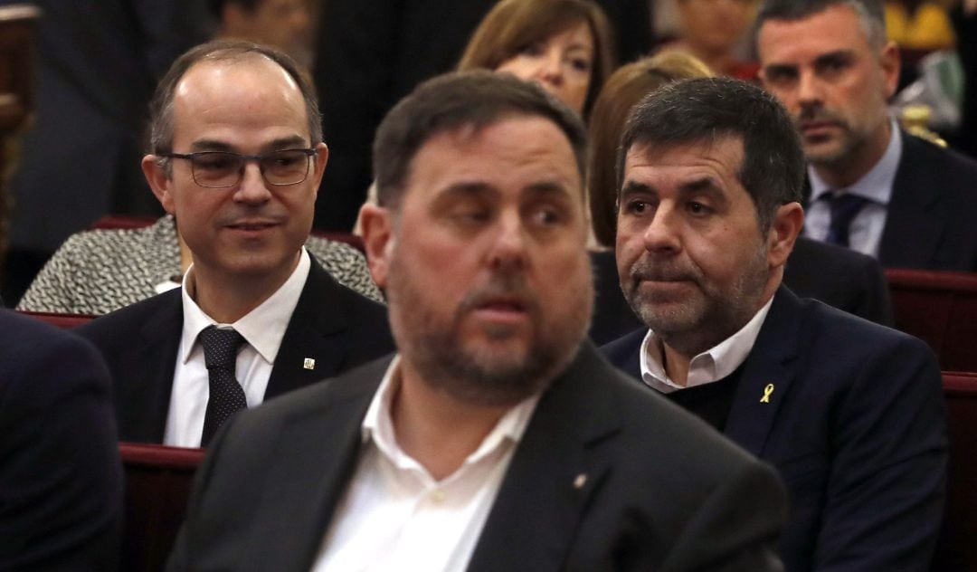 Jordi Turull (izquierda) durante el juicio al procés