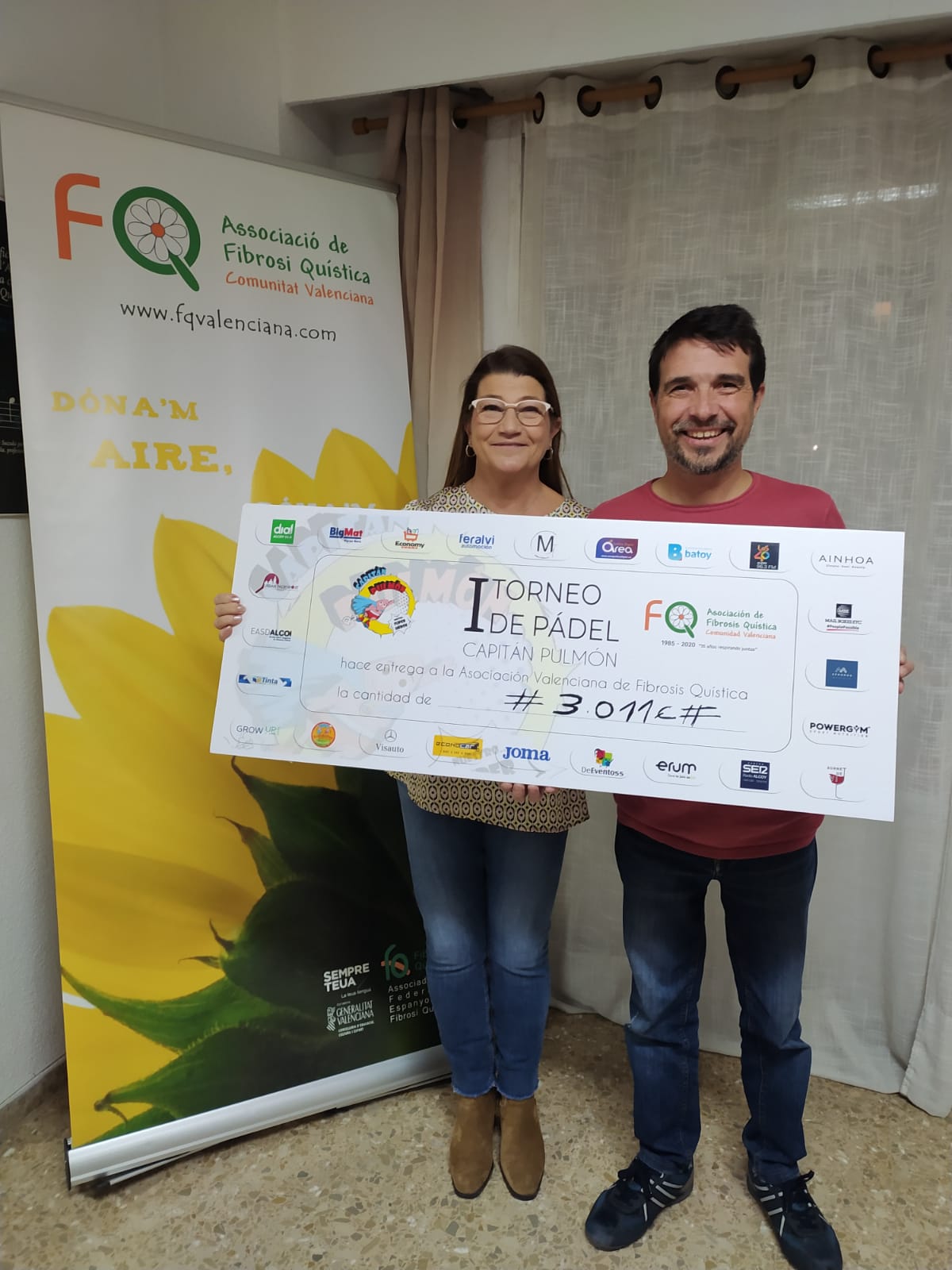 Entrega de la recaudación del torneo de pádel Capitán Pulmón a la Asociación Valenciana de Fibrosis Quística