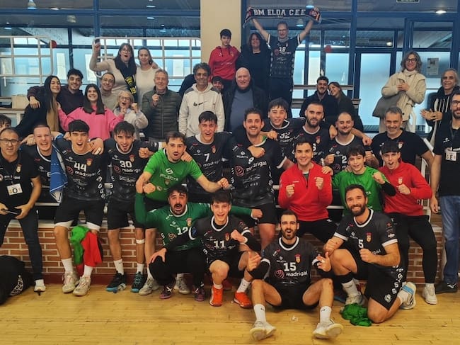 Alegría en la expedición eldense