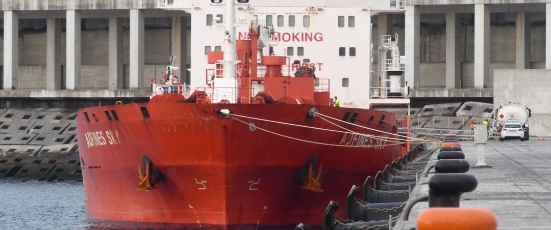 Barco atracado en el Puerto de A Coruña