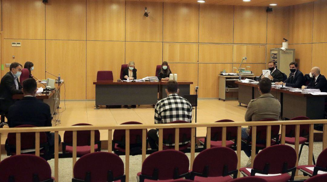 Els tres futbolistes van ser jutjats a Sant Sebastià per filmar i difondre un video de caràcter sexual sense permís de la víctima.