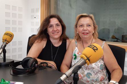 Raquel JIménez (i) y Angelines Parejo, de AFEM-Salud Mental Getafe, en los estudios de 'Hoy por Hoy Madrid Sur'