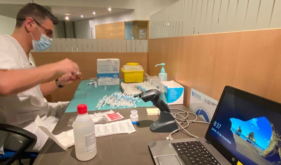 Preparación de vacunas contra la Covid.