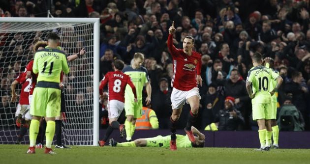 Zlatan Ibrahimovic celebra su gol ante el Liverpool