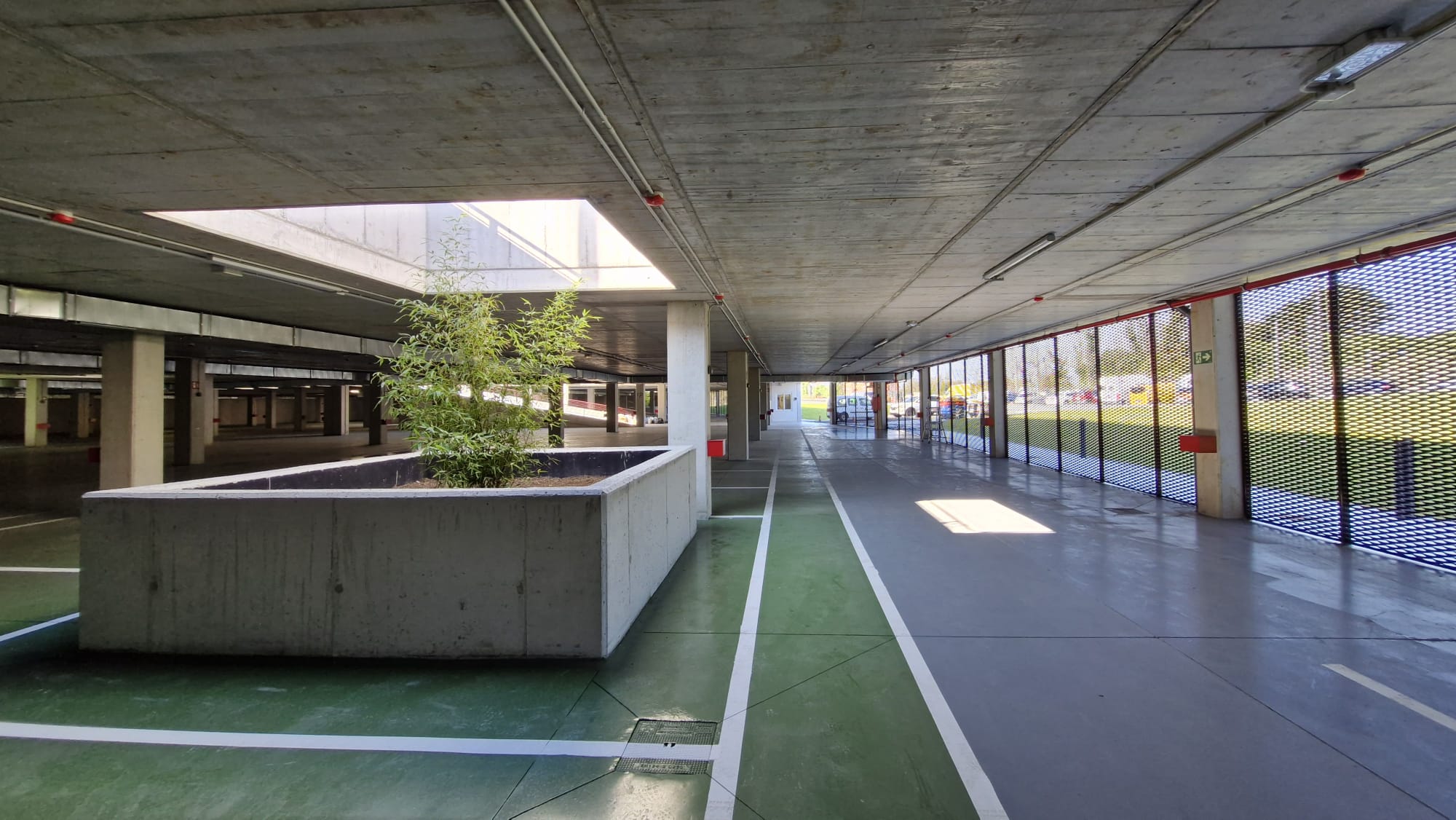 Parking disuasorio en la avenida de Portugal, Gijón