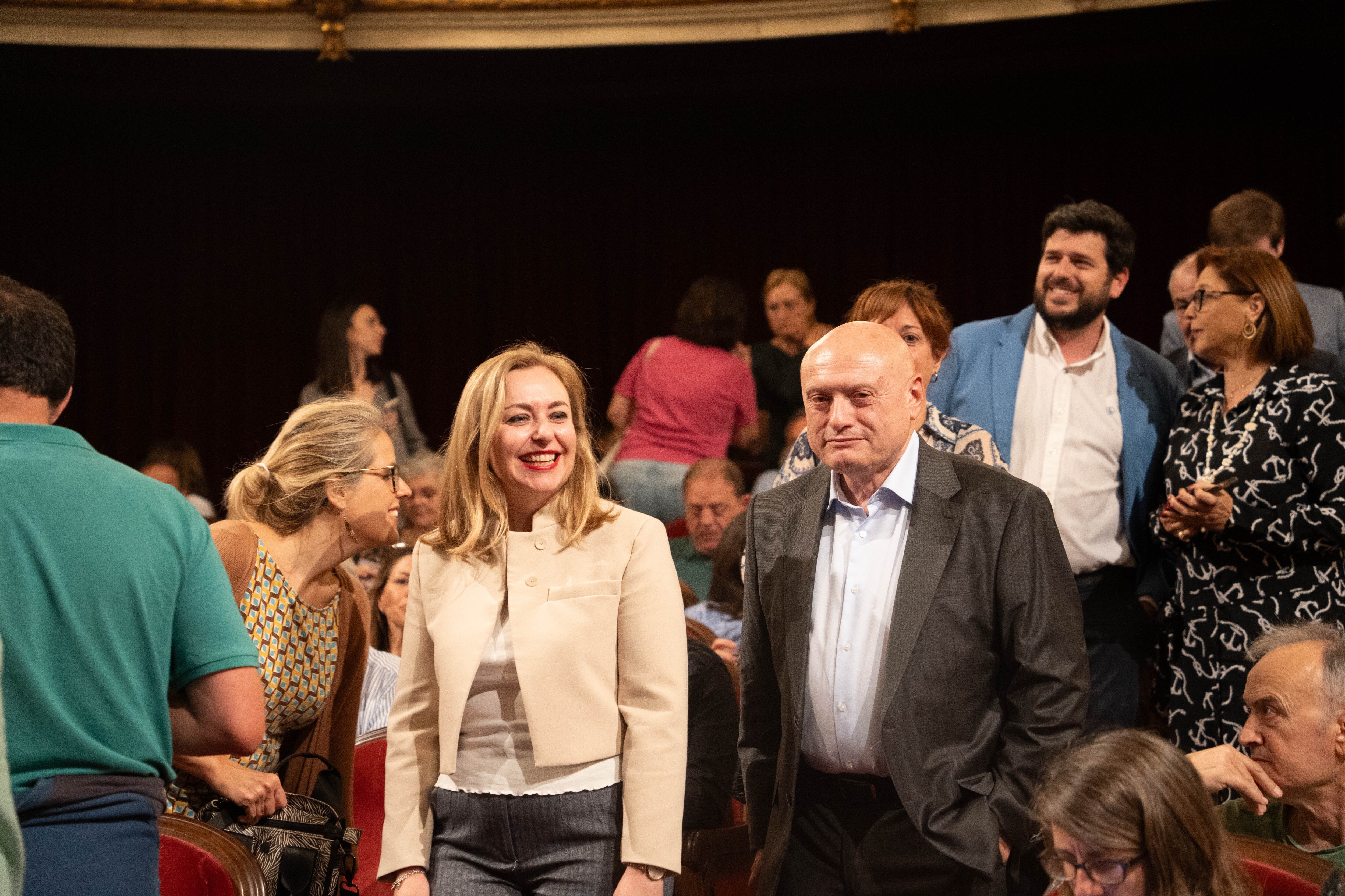 Natàlia Enguix junt a Paco Teruel