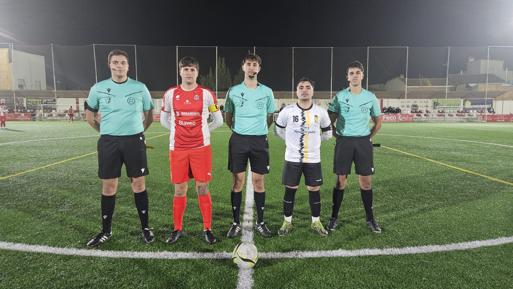 Trío arbitral y capitanes de Torreperogil y Jódar