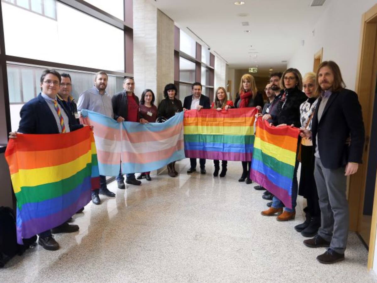 La pelota sigue en el tejado del PP