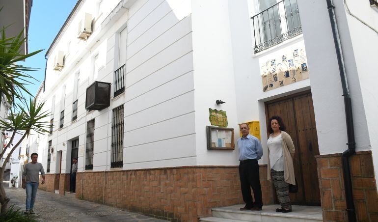 Entrada principal del edificio de usos múltiples de Genalguacil.