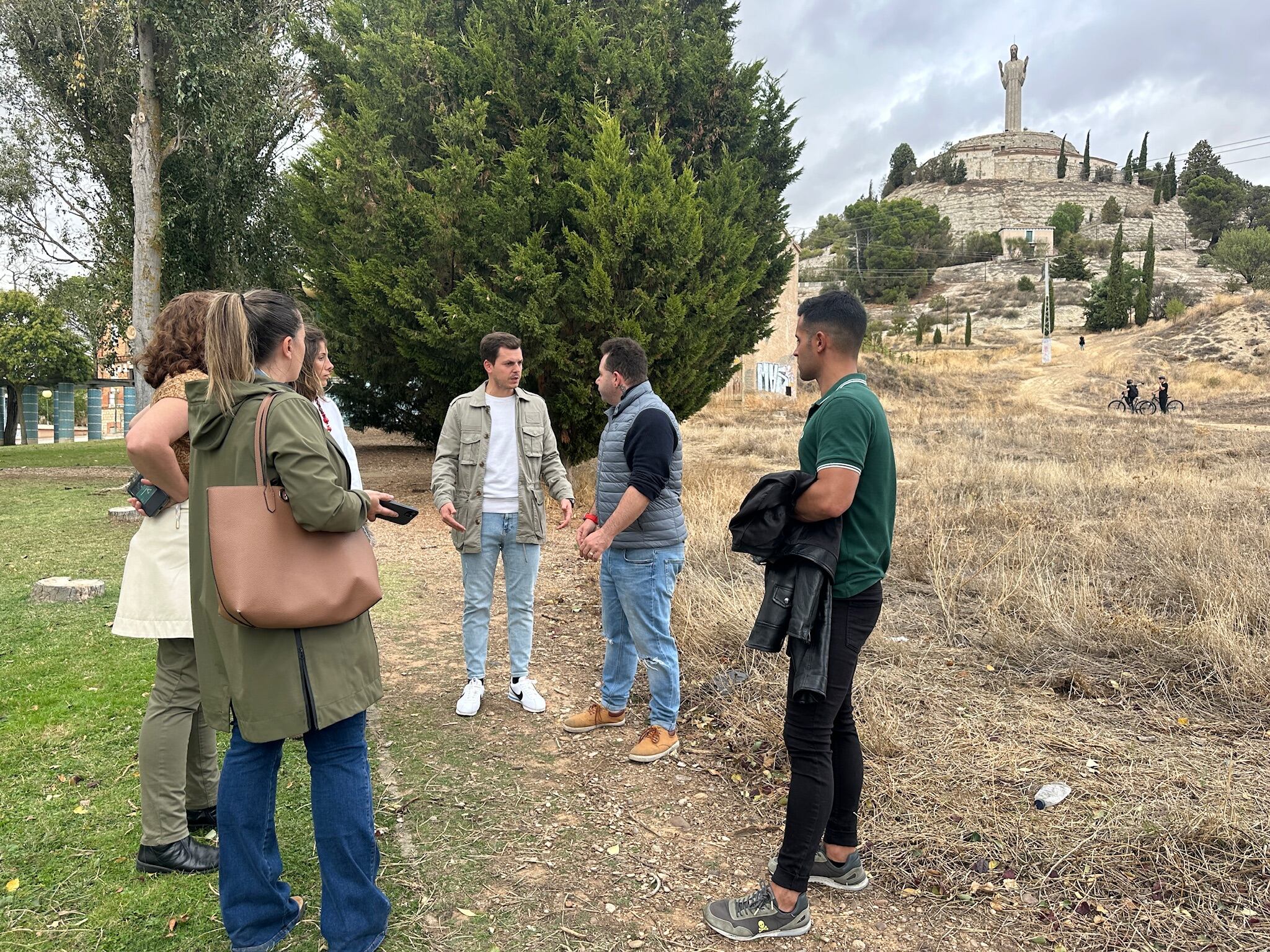 Visita de los populares al barrio del Cristo