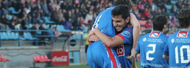 Jugadores de la Unión Deportiva Ourense, celebrando su último ascenso a la Primera Regional