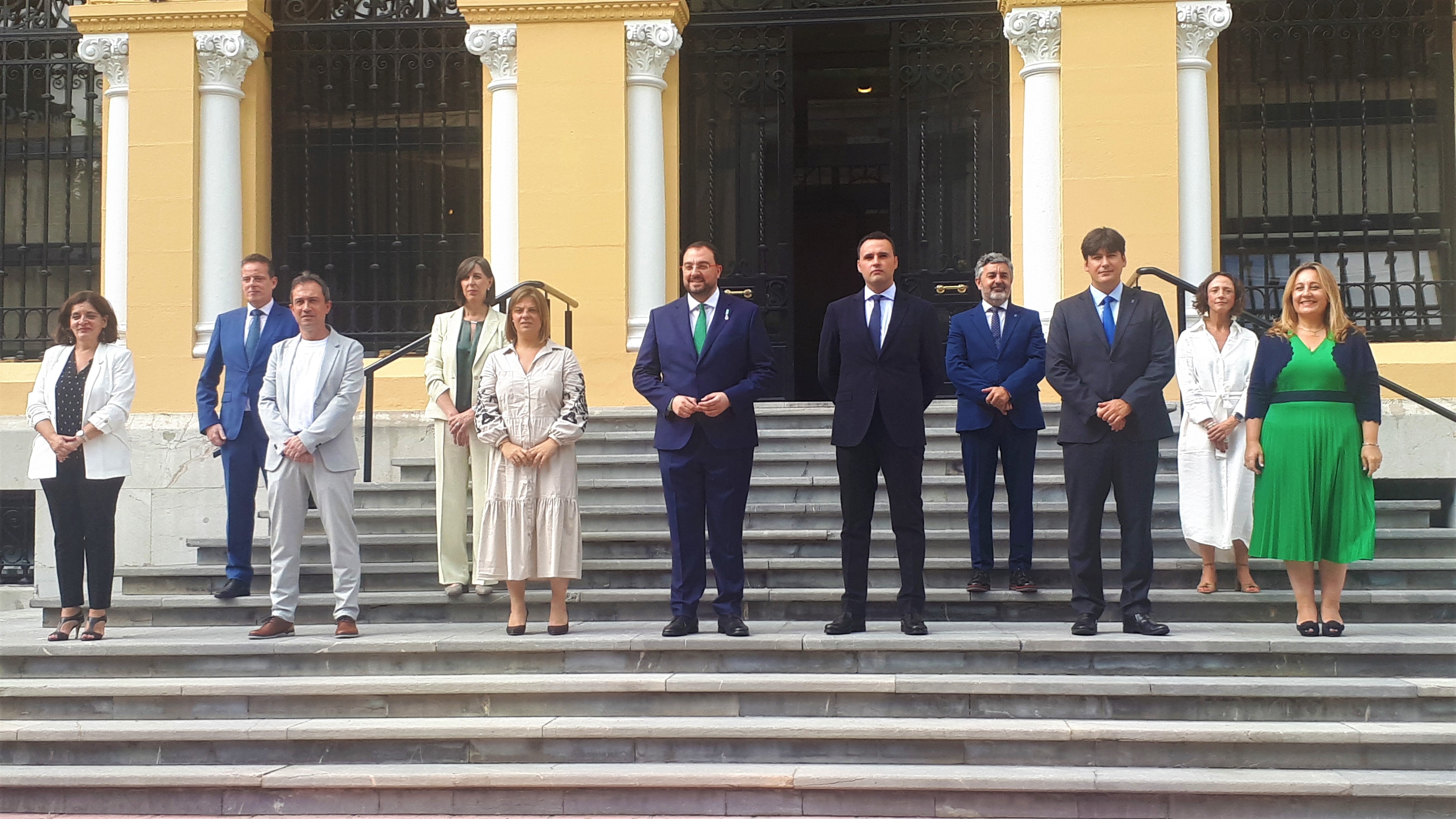 Foto de familia del nuevo Gobierno del Principado de Asturias